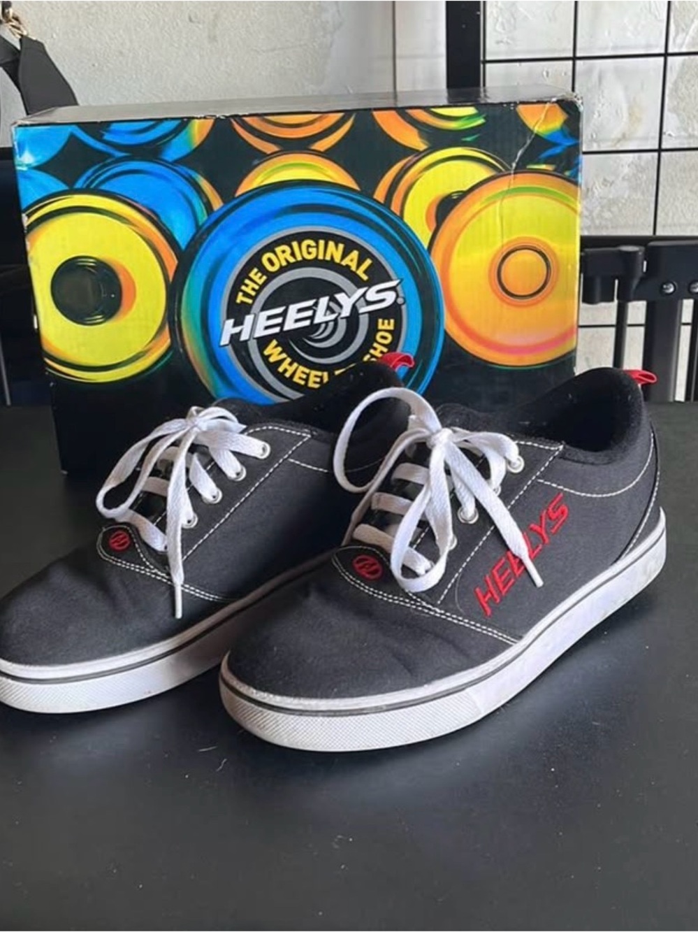 HEELYS Youth Size 6